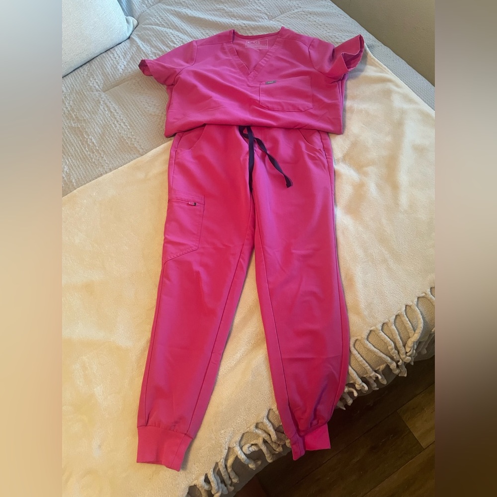 Figs Scrubs - Electric Orchid Zamora